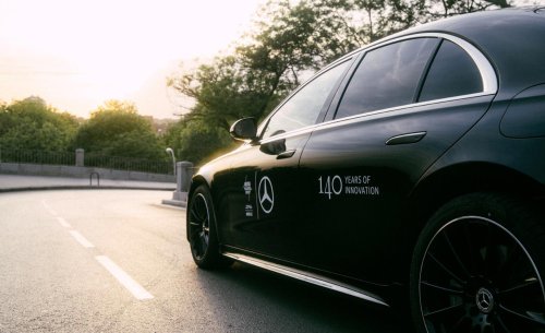 Mercedes-Benz, Del asfalto a la pista: así es la flota oficial que Mercedes-Benz llevará al circuito femenino de tenis