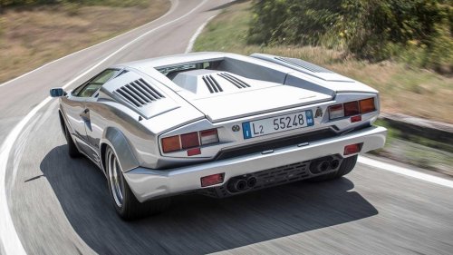 Lamborghini, Lamborghini sold a 180-mph wedge with no driver aids