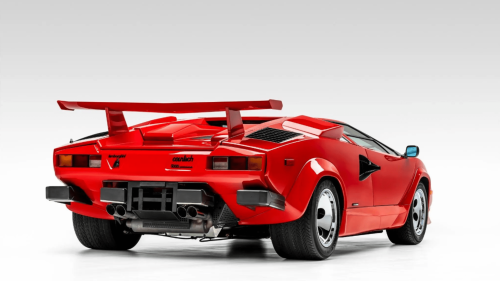Lamborghini, Lamborghini sold a 180-mph wedge with no driver aids