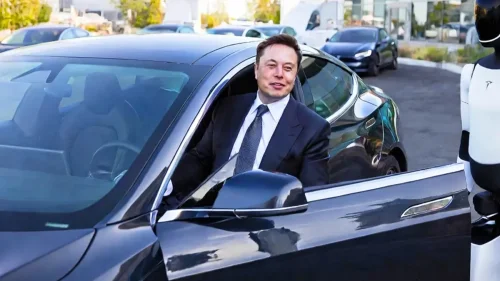 Elon Musk cree que sus coches ya se pueden conducir solos