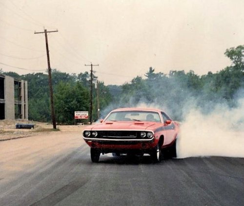 21 tire smoking classic muscle car pics putting you right in the driver’s seat