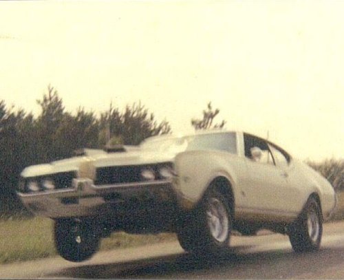 21 tire smoking classic muscle car pics putting you right in the driver’s seat