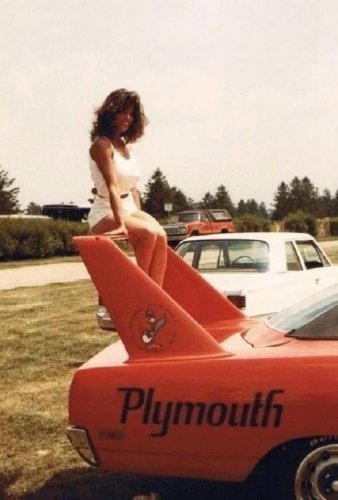21 tire smoking classic muscle car pics putting you right in the driver’s seat