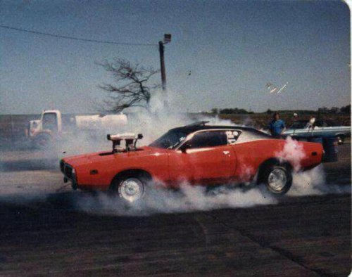 21 tire smoking classic muscle car pics putting you right in the driver’s seat