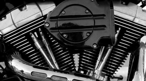 The main differences between motorcycle and car engines