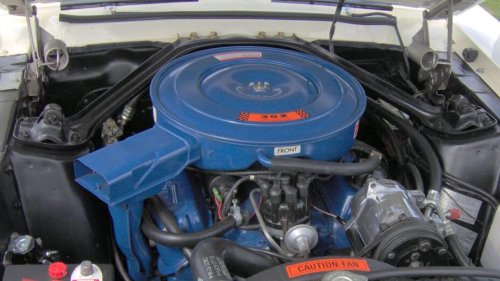 9 vintage V8 engines that mechanics say were built to last