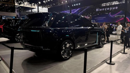 ¿Por qué los coches en China tienen luces azules?