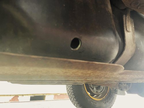 Alerta de la policía catalana: advierten de un nuevo tipo de robo en el que destrozan el coche con un 'abrelatas' para lograr un solo objetivo