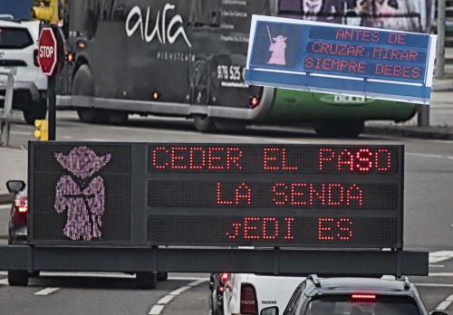 “Que la prudencia te acompañe”: no es IA, es Zaragoza y sus paneles informativos hacen alucinar a conductores y peatones