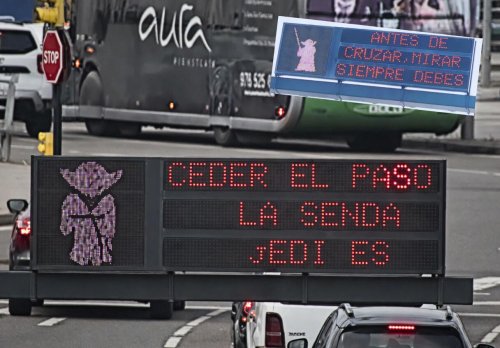 “Que la prudencia te acompañe”: no es IA, es Zaragoza y sus paneles informativos hacen alucinar a conductores y peatones