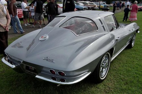 10 classic cars that still look better than modern designs