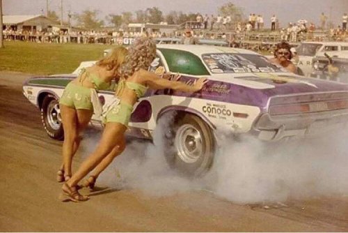 21 tire smoking classic muscle car pics putting you right in the driver’s seat