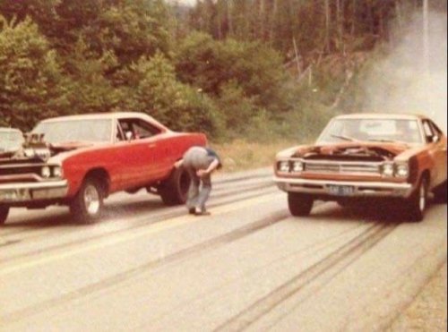 21 tire smoking classic muscle car pics putting you right in the driver’s seat
