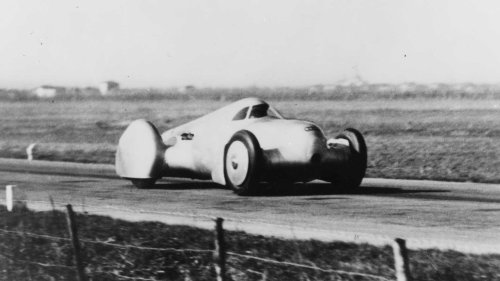 Audi, SuperCar, Audi just built a new 16-cylinder supercar that's actually very old