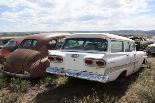 Nuestros hallazgos favoritos en Ernest Auto Wrecking, La Jara, Colorado