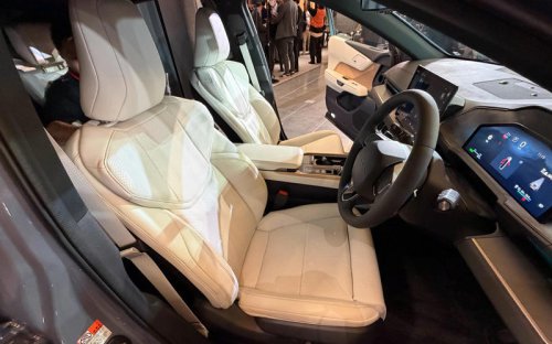 レクサス、新型「ES」をトヨタテクニカルセンター下山で公開