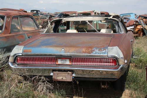 Nuestros hallazgos favoritos en Ernest Auto Wrecking, La Jara, Colorado