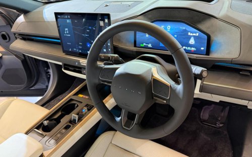レクサス、新型「ES」をトヨタテクニカルセンター下山で公開