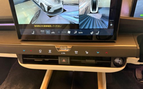 レクサス、新型「ES」をトヨタテクニカルセンター下山で公開