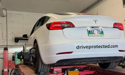 Tesla, Volkswagen, Volkswagen Golf, Desmontan un Tesla Model 3 en el desguace: varios recambios cuestan la mitad que en un Volkswagen Golf