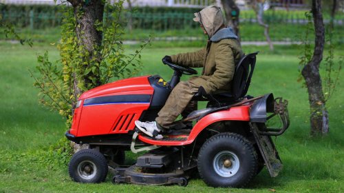 How long do lawn mower engines typically last?