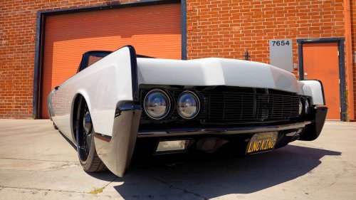 Lincoln, Coyote-swapped 1967 Lincoln Continental convertible is a slammed luxury cruiser