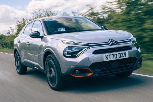 20 coches con aspecto muy enfadado