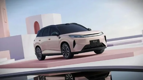 BYD acaba de renovar el Atto 3 en España, pero en China se va a vender la evolución del SUV eléctrico que permite recargar en 9 minutos
