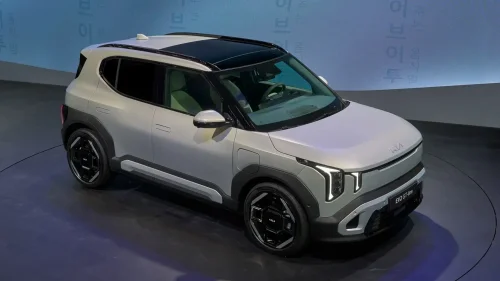 El Kia EV2 cuesta poco más de 22.000 euros y es un pequeño SUV eléctrico con mucho futuro. ¿Qué ofrece su versión más barata?