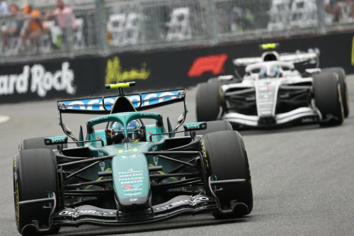 Fernando Alonso y la clase avanzada con Checo Pérez para recuperar el terreno perdido