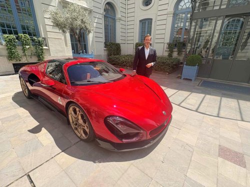 Recorro Madrid en el Alfa Romeo 33 Stradale, un deportivo de dos millones de euros del que solo se fabricarán 33 unidades