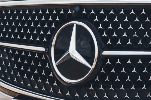 Los significados detrás de los emblemas de tus coches favoritos