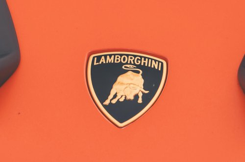Los significados detrás de los emblemas de tus coches favoritos
