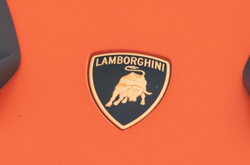 Los significados detrás de los emblemas de tus coches favoritos