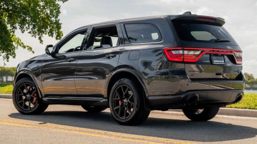 5 three-row SUVs with V8 engines still available in 2024