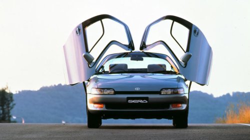 Which classic car had the first butterfly doors?