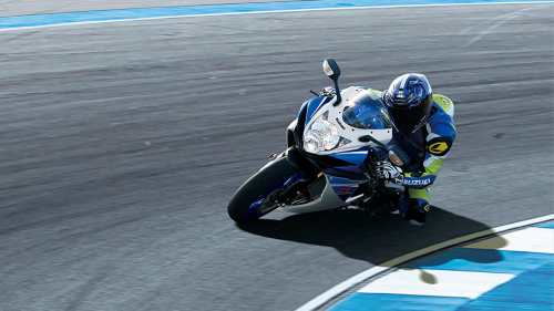 The Japanese sports bike that makes liter bikes feel excessive