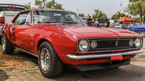 8 classic cars that still intimidate modern traffic