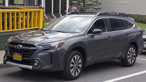 10 vehicles that quietly survived trends that killed competitors