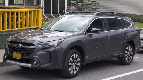 10 vehicles that quietly survived trends that killed competitors