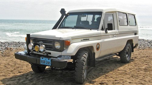 10 vehicles that quietly survived trends that killed competitors