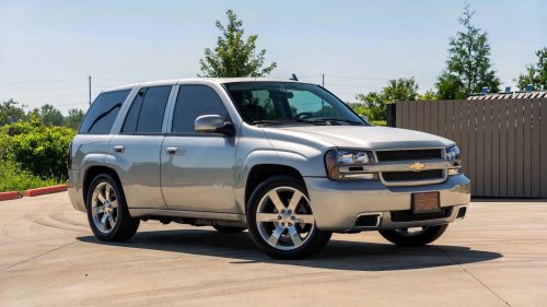 10 forgotten V8 SUVs that are performance bargains