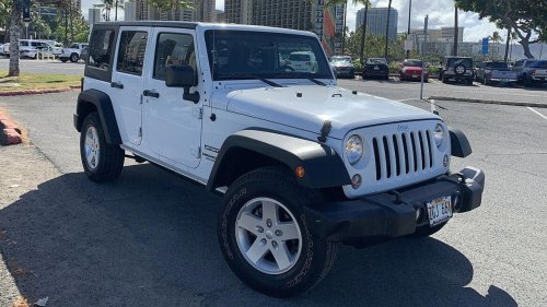 10 vehicles that quietly survived trends that killed competitors