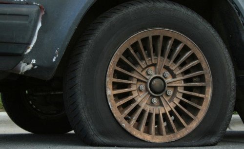 Here's why you really shouldn't drive on a flat tire