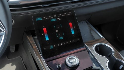 4 things I couldn't ignore while driving Cadillac's Escalade (which is very, very large)