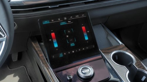 4 things I couldn't ignore while driving Cadillac's Escalade (which is very, very large)