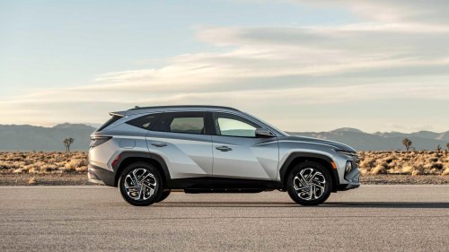 Toyota, Toyota Camry, Toyota Camry Hybrid, Why the Toyota Camry Hybrid continues to dominate the midsize sedan market