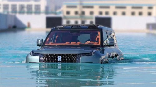Quiso meter el Cybertruck en un lago y la jugada salió carísima: sin coche y en la cárcel