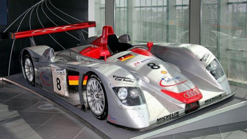 7 race cars that became famous for surviving chaos