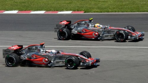 Hamilton tampoco olvida 2007: “A Alonso le dejaban elegir la cantidad de combustible, yo tenía que esforzarme el doble”